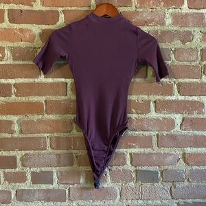 Quarter sleeve form-fitting bodysuit